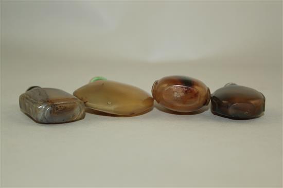 Four Chinese chalcedony/agate snuff bottles, 1800-1900, 5.3 - 5.8cm